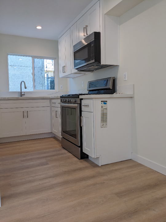 2102 Thurman Ave.-Unit -2102 3/4 in Los Angeles, CA - Building Photo