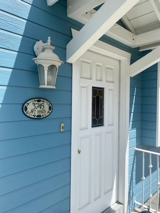 3745 Mt Pinos Way in Frazier Park, CA - Building Photo - Building Photo