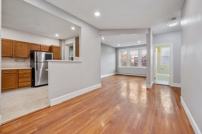 142 Sutherland Rd, Unit 15 in Boston, MA - Foto de edificio - Building Photo