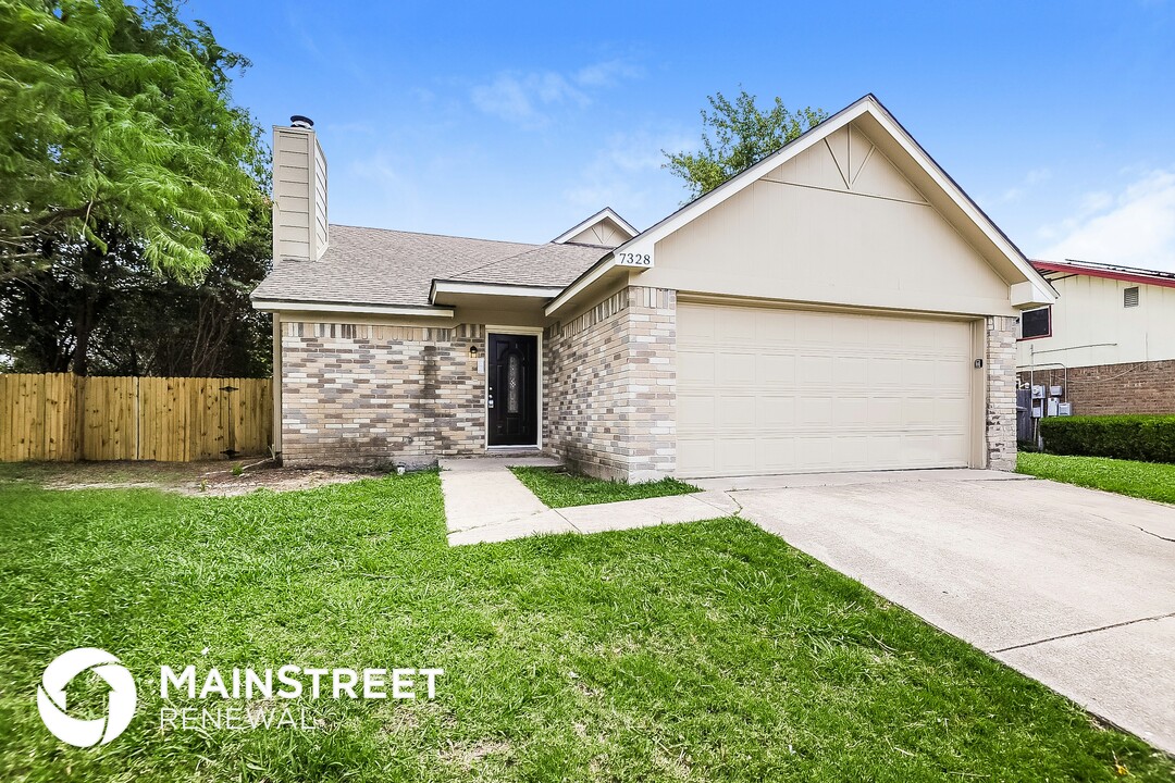 7328 Silver Sage Dr in Fort Worth, TX - Foto de edificio