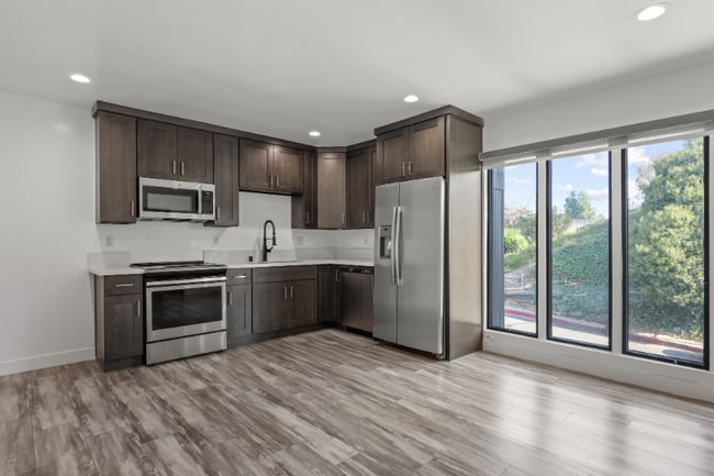 451 N Coronado St, Unit 4 in Los Angeles, CA - Building Photo - Building Photo