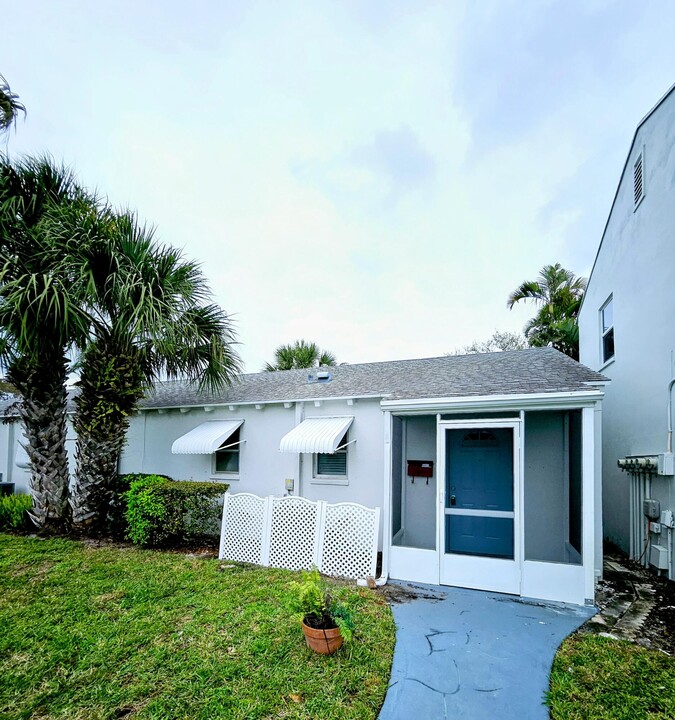 10128 Meridian 4 Way in Riviera Beach, FL - Building Photo