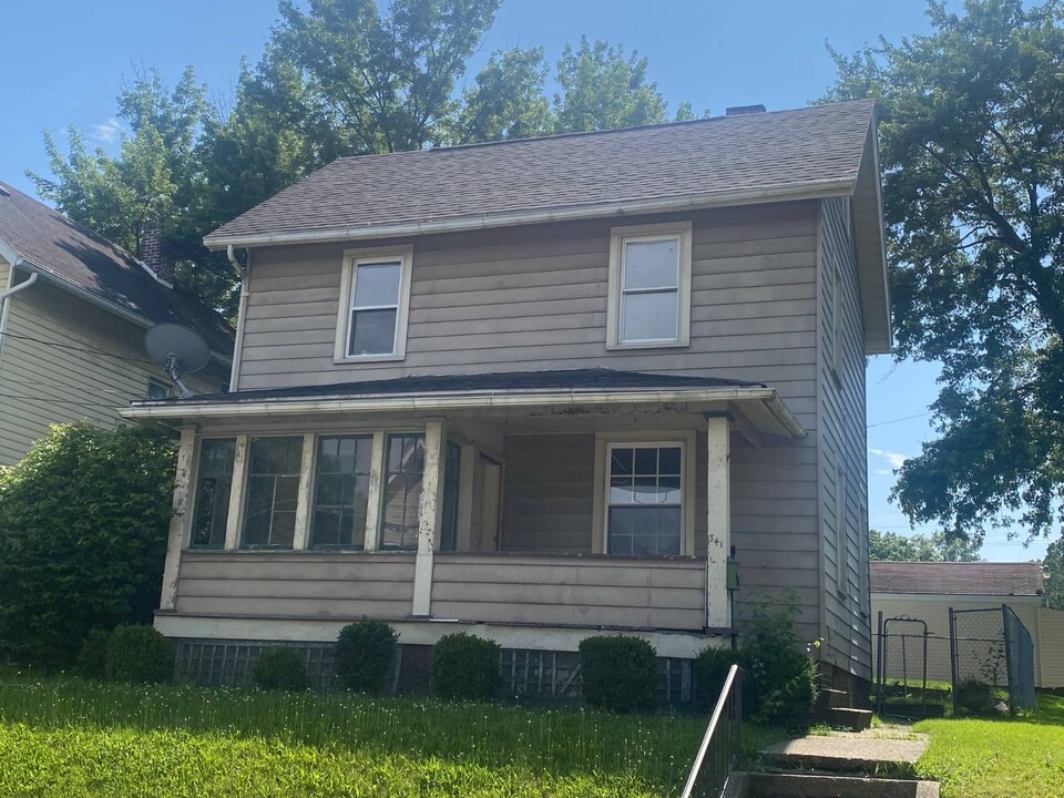 341 11th St SW in Massillon, OH - Building Photo