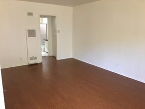 907 N Gardner St, Unit 2 in West Hollywood, CA - Building Photo - Building Photo