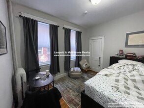 164 Gardner St, Unit 4 in Boston, MA - Building Photo - Building Photo