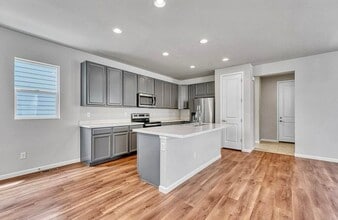 8911 Eagle River St in Littleton, CO - Foto de edificio - Building Photo