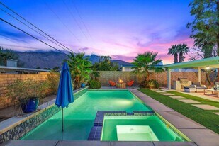 2525 N Cerritos Rd in Palm Springs, CA - Building Photo