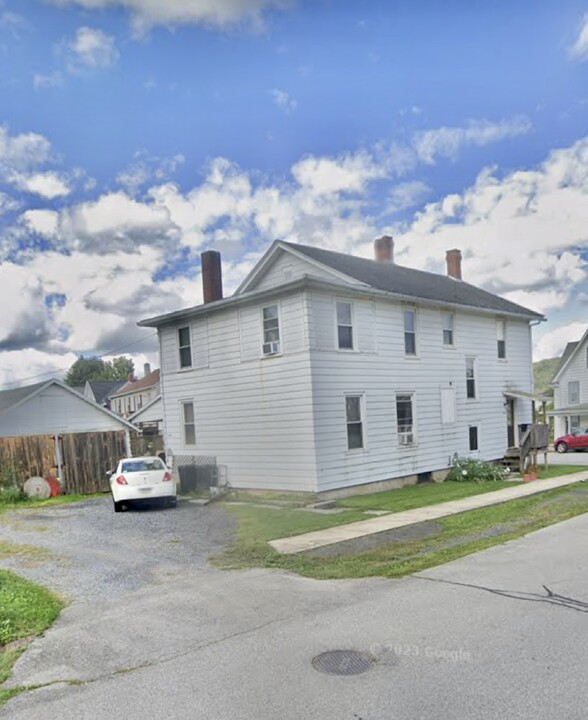 112 Maple St, Unit 112A in Howard, PA - Building Photo