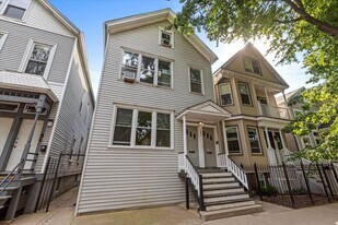 1421 W Fletcher St in Chicago, IL - Building Photo