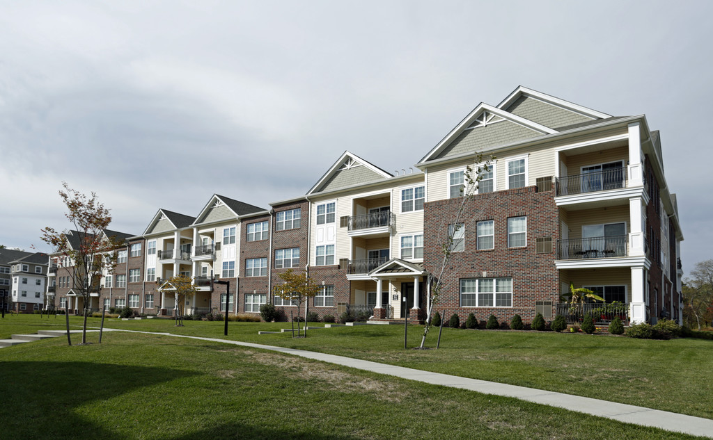 Stone Bridge at Raritan Apartments in Raritan, NJ | ApartmentHomeLiving.com