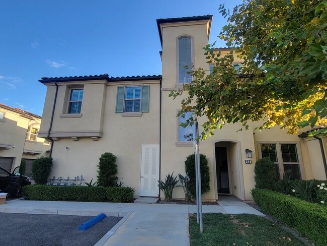 63 Finch, Unit Bedroom 1 in Lake Forest, CA - Foto de edificio - Building Photo