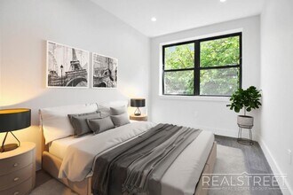 Grand Spacious 2 Bed in Prime Crown Heights, Unit 3A in Brooklyn, NY - Foto de edificio - Building Photo
