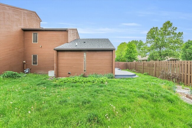 1 Lyndhurst Village Ct in Savoy, IL - Building Photo - Building Photo