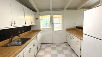 305 Kingston Ave in Martinez, CA - Building Photo - Building Photo