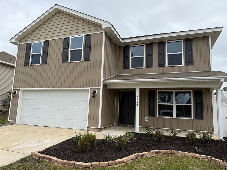 5882 Old Plantation Court in Milton, FL - Building Photo