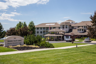 Pioneer Valley Lodge Apartments