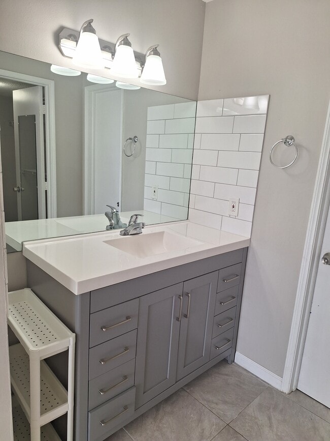 9441 Live Oak Pl, Unit 207 in Davie, FL - Foto de edificio - Building Photo