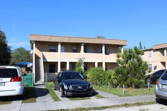 3215-3235 NW 48th St in Miami, FL - Building Photo - Building Photo