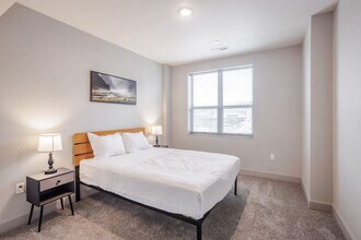 121 E Freedom Way in Cincinnati, OH - Building Photo - Building Photo