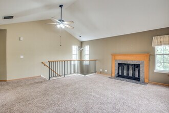 2492 Dickens Dr in Aurora, IL - Building Photo - Building Photo