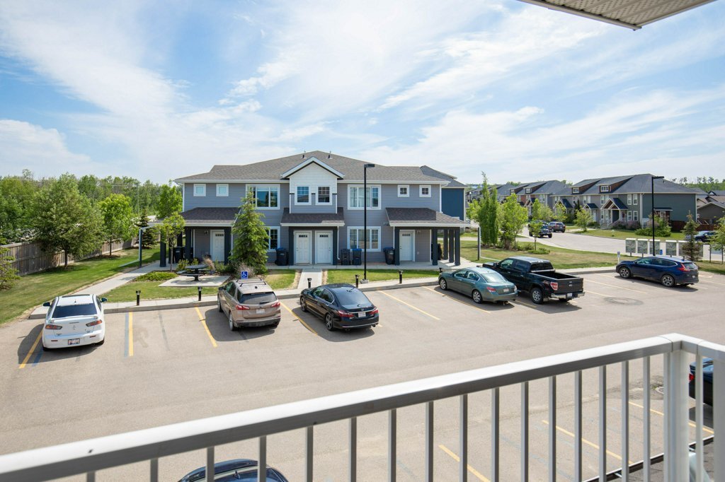 44 Reid Crt in Sylvan Lake, AB - Building Photo