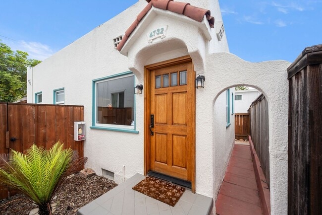 property at 4732 Oregon St