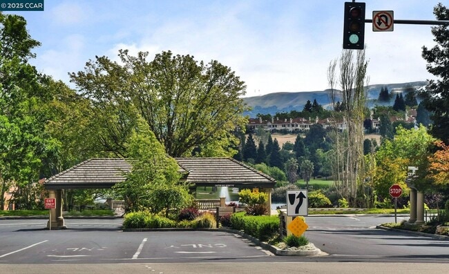property at 30 Eagle Lake Pl