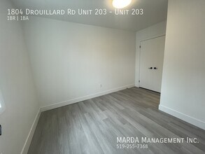 1804 Drouillard Rd in Windsor, ON - Building Photo - Building Photo