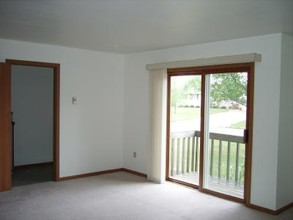 302 & 304 S First Ave in Abbotsford, WI - Building Photo - Interior Photo