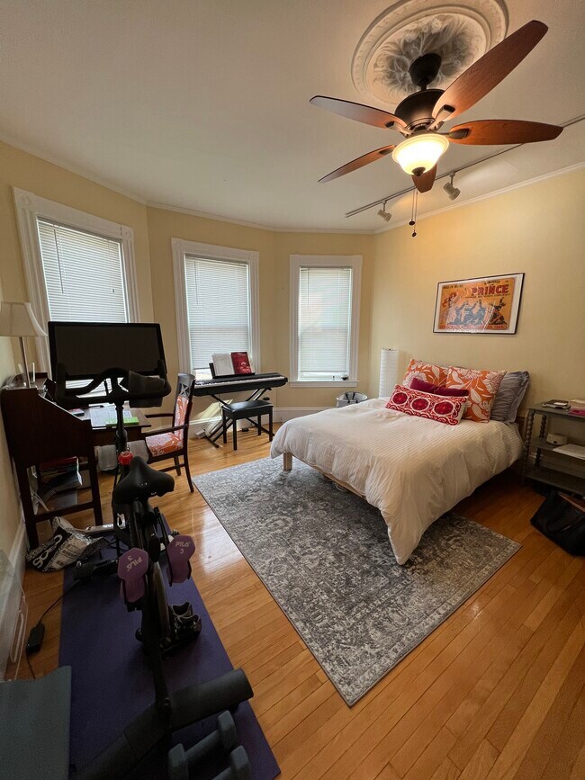 176 Elm St, Unit 1 in North Cambridge, MA - Building Photo - Building Photo