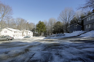 Cressey Meadow Wood in Gorham, ME - Foto de edificio - Building Photo