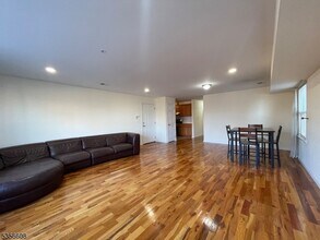 283 Morris Ave in Newark, NJ - Building Photo - Building Photo