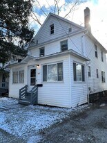 924 Bloomfield Ave in Akron, OH - Building Photo