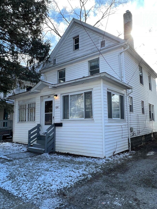 924 Bloomfield Ave