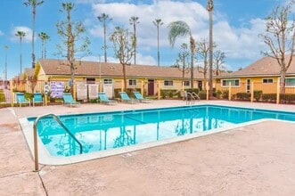 Ocean Park Apartments in Huntington Beach, CA - Building Photo - Building Photo