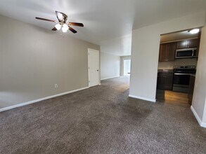 30623 Hidden Pines Ln in Roseville, MI - Building Photo - Building Photo
