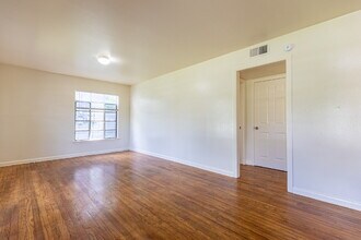 214 Antrim Dr in San Antonio, TX - Building Photo - Building Photo