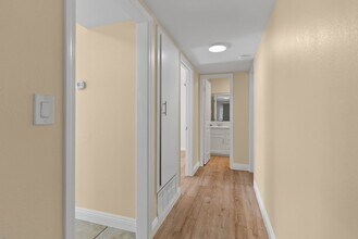 1022 El Camino Dr in Costa Mesa, CA - Building Photo - Building Photo