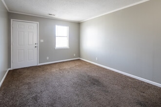 Central Heights in Huntsville, AL - Building Photo - Building Photo