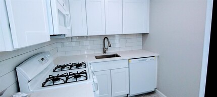15 El Camino Ct in Coram, NY - Building Photo - Building Photo