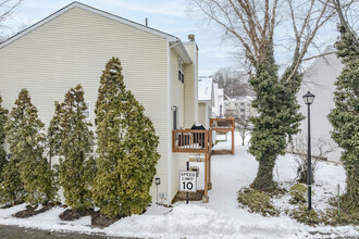 Ridge Hill Condominiums in Hamden, CT - Building Photo - Building Photo