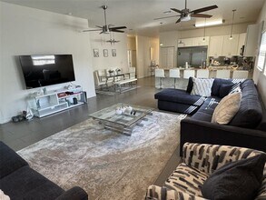 350 SW 2nd Ave in Dania Beach, FL - Building Photo - Building Photo
