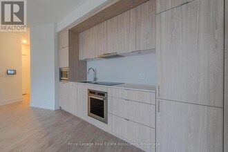 259 The Kingsway in Toronto, ON - Building Photo - Building Photo