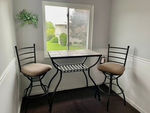 4915 Briarwood Ave, Unit Apartment 8 in Royal Oak, MI - Foto de edificio - Building Photo