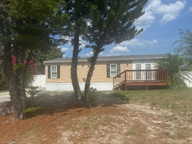 property at 14767 Congress St