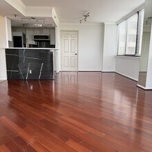 3525 Sage Rd, Unit 716 in Houston, TX - Building Photo - Building Photo