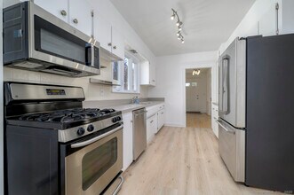231 Flax Hill Rd in Norwalk, CT - Building Photo - Building Photo