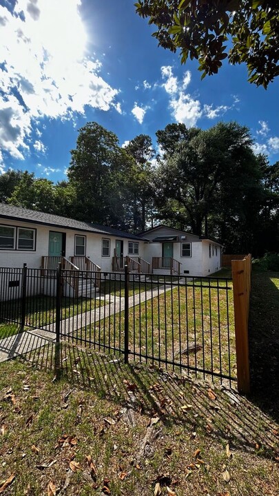 1300 Pike Pl in Fayetteville, NC - Building Photo