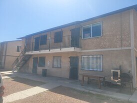 4725 Convaire Ave, Unit 4 in Las Vegas, NV - Building Photo