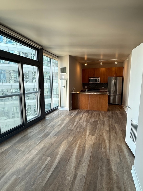 11 W Grand Ave in Chicago, IL - Building Photo - Building Photo